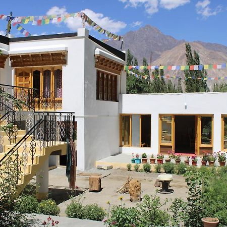 Sernang Homestay Hundar Buitenkant foto
