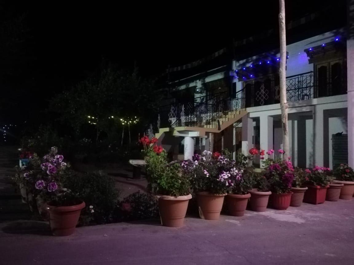 Sernang Homestay Hundar Buitenkant foto