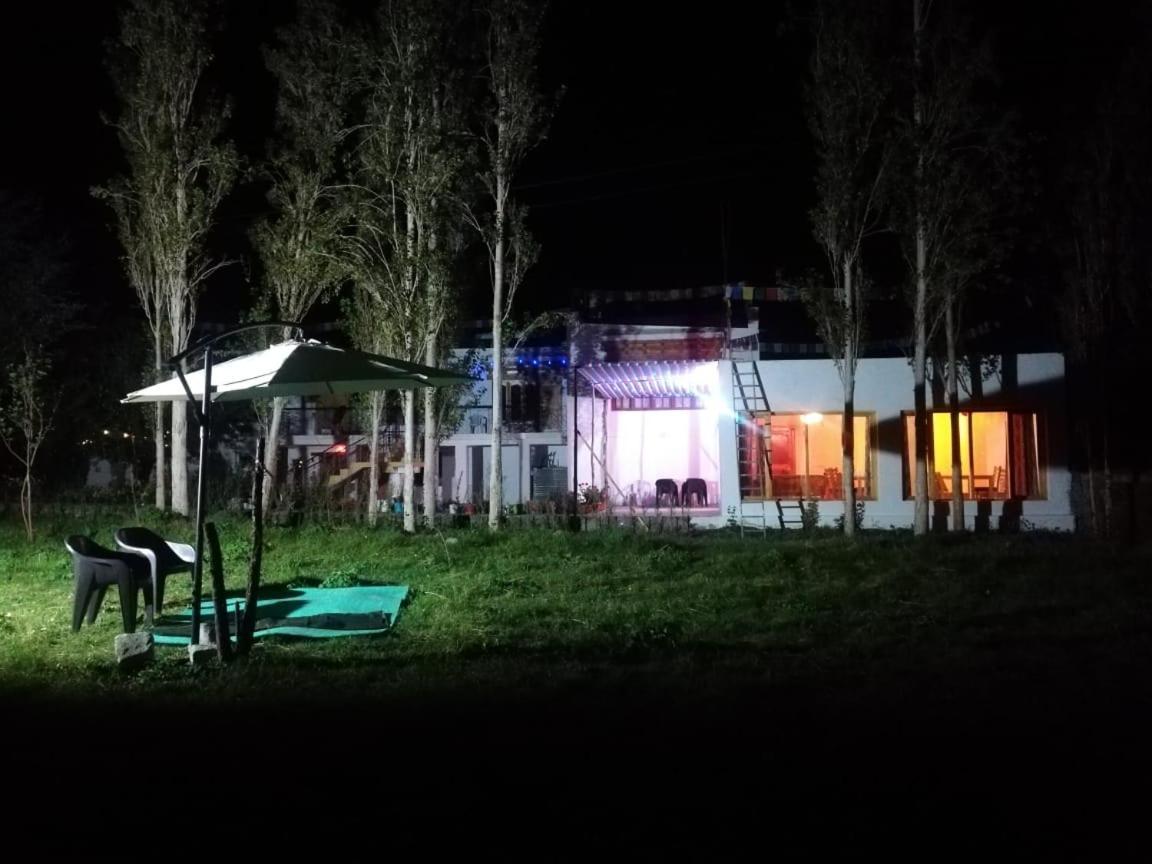 Sernang Homestay Hundar Buitenkant foto