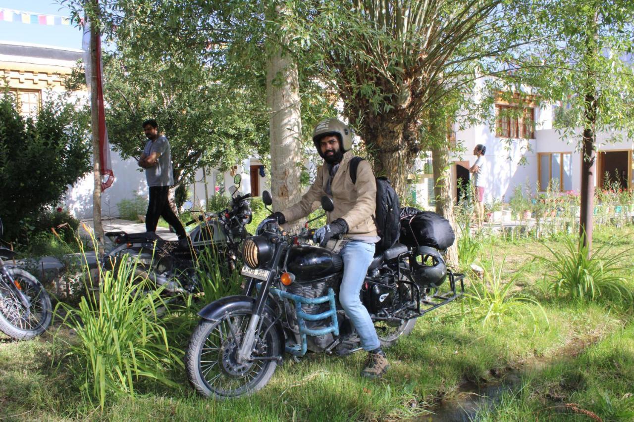 Sernang Homestay Hundar Buitenkant foto