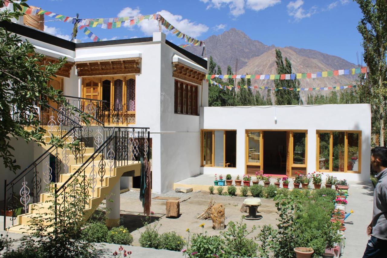 Sernang Homestay Hundar Buitenkant foto