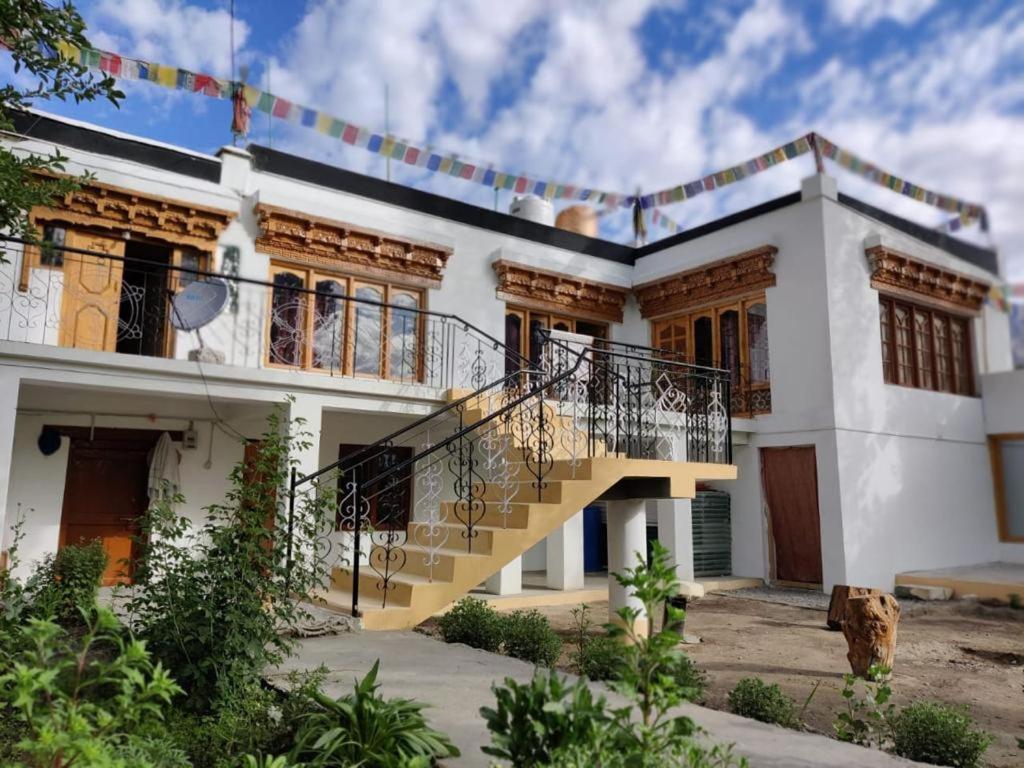Sernang Homestay Hundar Buitenkant foto