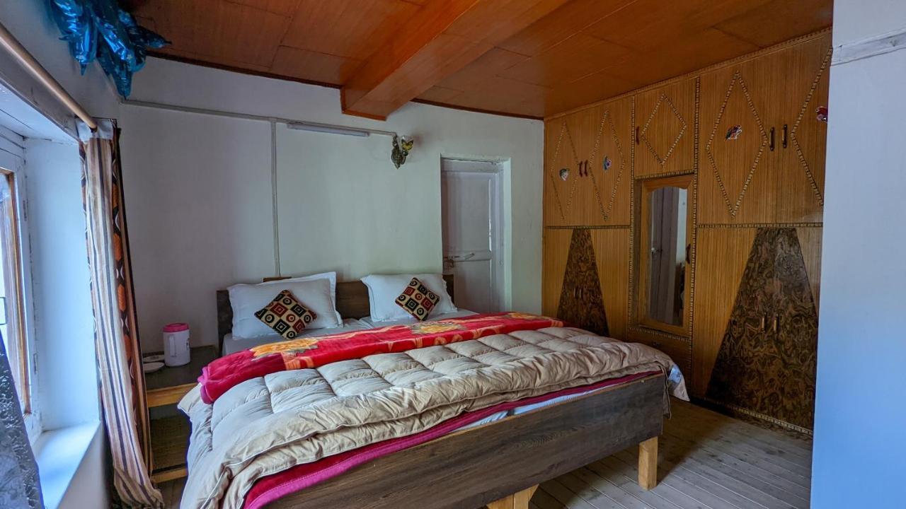 Sernang Homestay Hundar Buitenkant foto